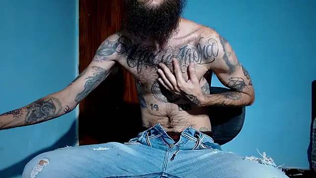 Snapshot of Tatted21xxx chatting on March 10, 2025, 12:39 am Tatted21xxx online show from March 10, 2025, 12:39 am