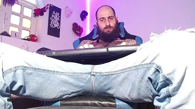 Tatted21xxx online show from April 16, 2026, 7:47 pm