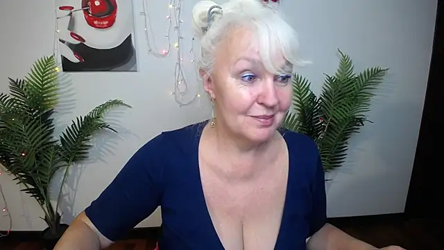 BlondyLeeBest online show from May 22, 2026, 6:39 pm