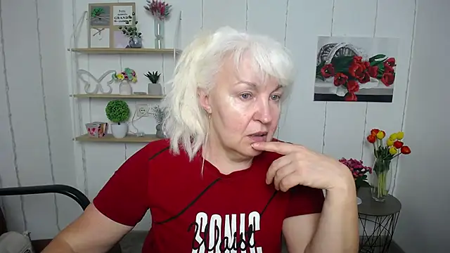 Snapshot of BlondyLeeBest chatting on March 14, 2025, 7:12 pm BlondyLeeBest online show from March 14, 2025, 7:12 pm