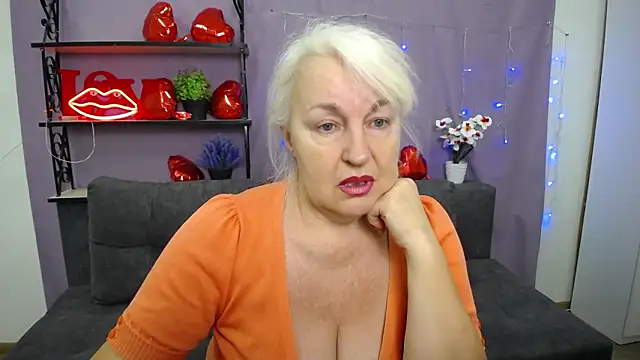 Snapshot of BlondyLeeBest chatting on March 8, 2025, 7:20 pm BlondyLeeBest online show from March 8, 2025, 7:20 pm