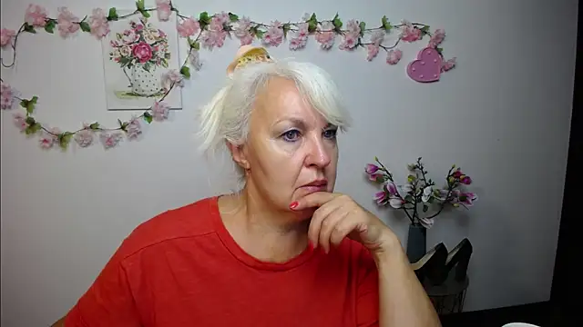 Snapshot of BlondyLeeBest chatting on September 9, 2025, 6:17 pm BlondyLeeBest online show from September 9, 2025, 6:17 pm