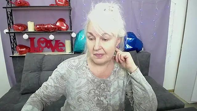 Snapshot of BlondyLeeBest chatting on February 21, 2025, 7:21 pm BlondyLeeBest online show from February 21, 2025, 7:21 pm