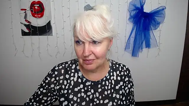BlondyLeeBest online show from May 27, 2026, 12:12 pm