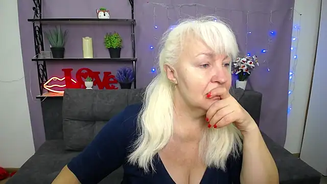 Snapshot of BlondyLeeBest chatting on March 16, 2025, 7:17 pm BlondyLeeBest online show from March 16, 2025, 7:17 pm