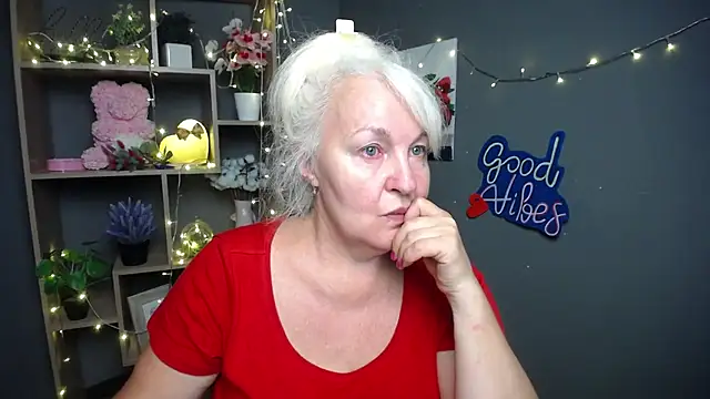 BlondyLeeBest online show from July 13, 2026, 6:29 pm