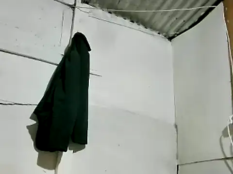 Snapshot of hairybushpussyxx1 chatting on December 13, 2024, 5:05 am hairybushpussyxx1 online show from December 13, 2024, 5:05 am