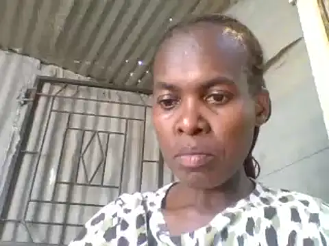 Snapshot of hairybushpussyxx1 chatting on December 10, 2024, 11:43 am hairybushpussyxx1 online show from December 10, 2024, 11:43 am