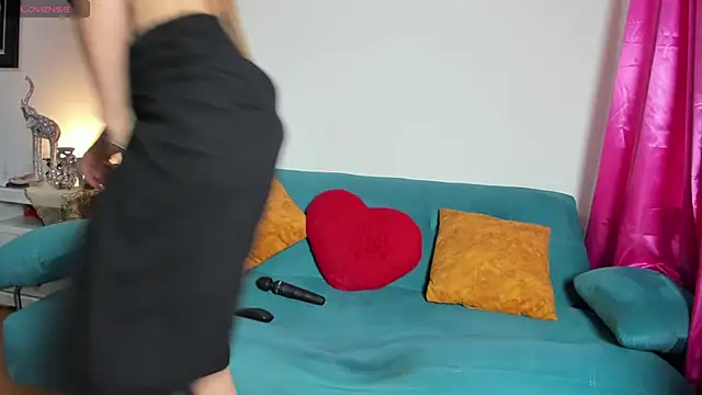 Victoria Jonness online show from April 9, 2026, 7:42 pm