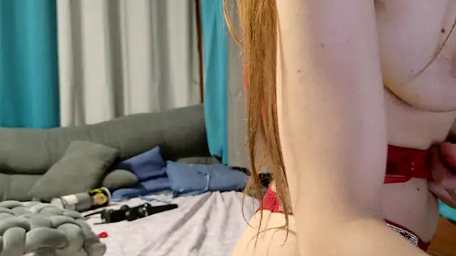 Miaelis online show from July 3, 2026, 11:00 pm