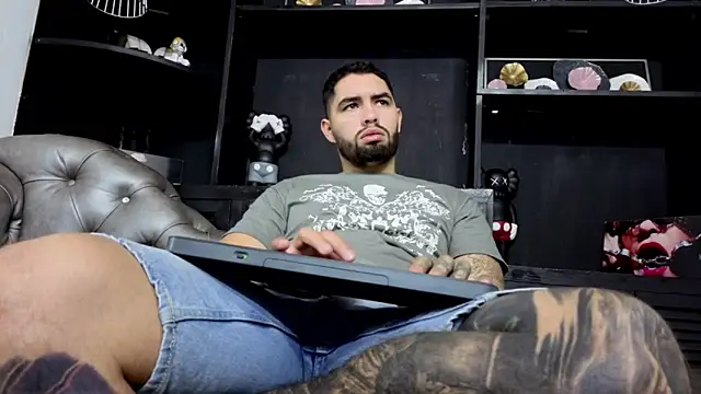 Snapshot of matteosantos chatting on February 9, 2026, 12:14 pm matteosantos online show from February 9, 2026, 12:14 pm