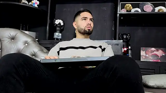 Snapshot of matteosantos chatting on February 27, 2026, 12:05 pm matteosantos online show from February 27, 2026, 12:05 pm