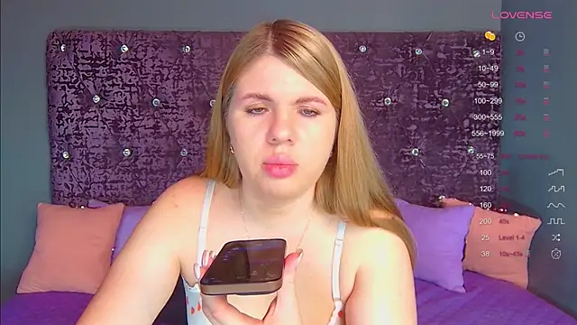 Snapshot of NoraBigAss chatting on December 4, 2025, 1:37 am NoraBigAss online show from December 4, 2025, 1:37 am