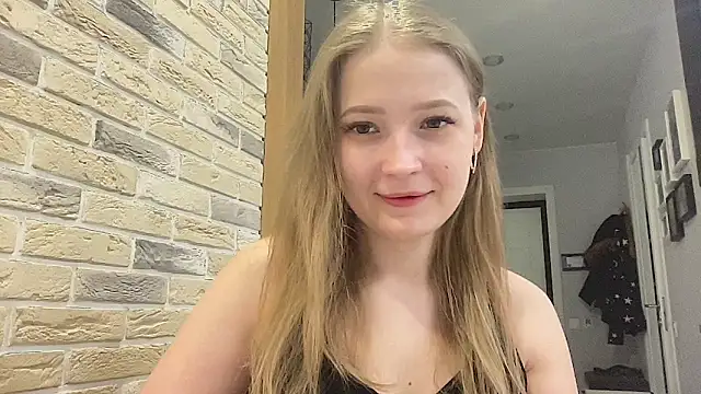 CharmingSarah online show from March 26, 2026, 4:38 pm