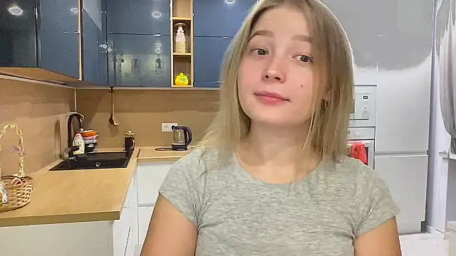 CharmingSarah online show from September 14, 2025, 3:12 pm