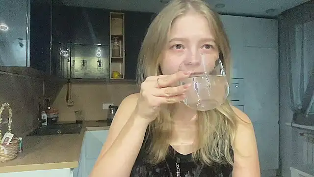 CharmingSarah online show from September 10, 2025, 3:22 pm