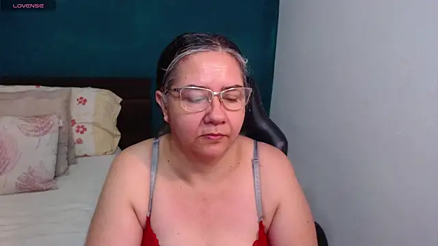 scaelettdubois online show from May 17, 2026, 2:33 am