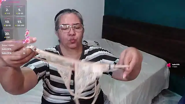 scaelettdubois online show from December 2, 2025, 4:47 am