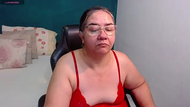 scaelettdubois online show from April 7, 2026, 1:51 am