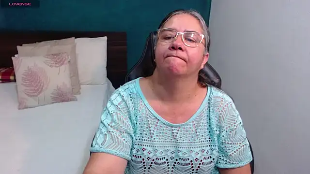 Snapshot of scaelettdubois chatting on February 19, 2026, 1:35 am scaelettdubois online show from February 19, 2026, 1:35 am