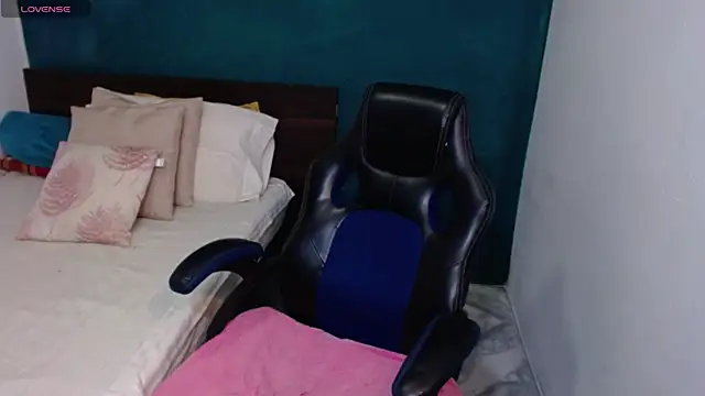 Snapshot of scaelettdubois chatting on February 8, 2026, 10:29 pm scaelettdubois online show from February 8, 2026, 10:29 pm