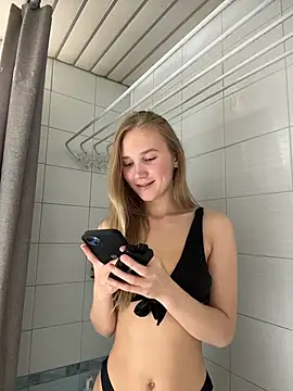 MariaTull online show from November 1, 2025, 9:52 pm