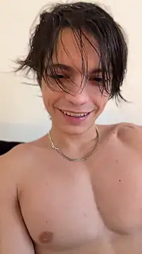 SasukeUhchiaa online show from June 17, 2026, 7:46 pm