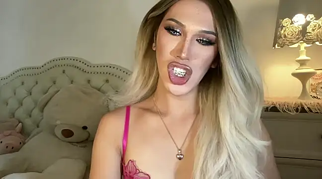 Snapshot of Ts_glamxxxx chatting on February 26, 2025, 4:41 am Ts glamxxxx online show from February 26, 2025, 4:41 am