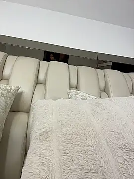 ALISSON FOXXX1 online show from April 13, 2026, 9:52 pm