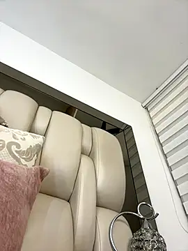 ALISSON FOXXX1 online show from October 26, 2025, 12:49 pm