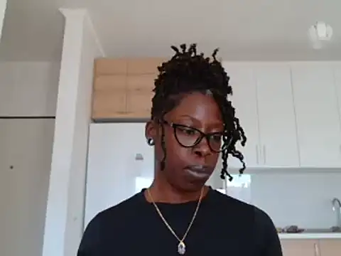 Snapshot of MadamIndigo chatting on February 21, 2026, 10:39 am MadamIndigo online show from February 21, 2026, 10:39 am