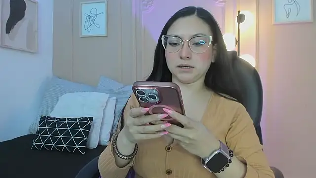 Snapshot of lucy_neil chatting on February 19, 2026, 2:30 am lucy neil online show from February 19, 2026, 2:30 am