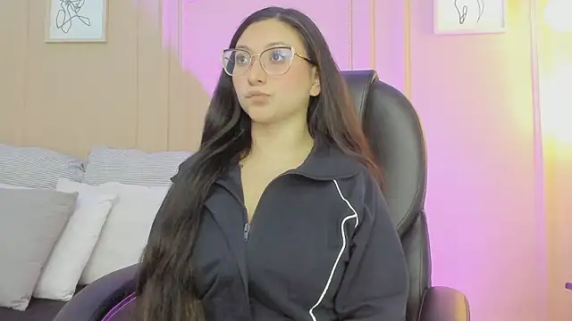 Snapshot of lucy_neil chatting on February 10, 2026, 2:54 am lucy neil online show from February 10, 2026, 2:54 am