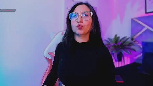 lucy neil online show from October 28, 2025, 2:34 am