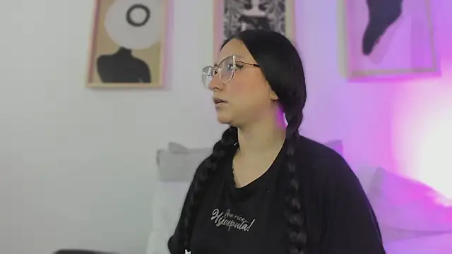 Snapshot of lucy_neil chatting on February 13, 2026, 2:33 am lucy neil online show from February 13, 2026, 2:33 am