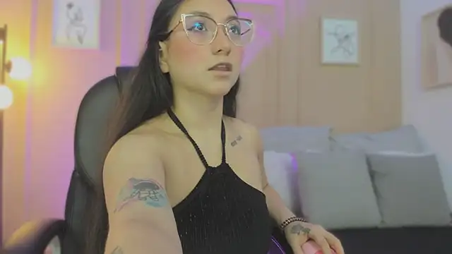 Snapshot of lucy_neil chatting on February 3, 2026, 2:32 am lucy neil online show from February 3, 2026, 2:32 am