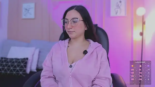 Snapshot of lucy_neil chatting on February 20, 2026, 2:41 am lucy neil online show from February 20, 2026, 2:41 am