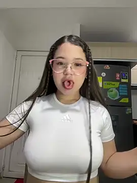 Lucyklein2022 online show from January 11, 2025, 3:34 am