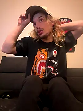 trippyski online show from December 8, 2024, 4:44 am