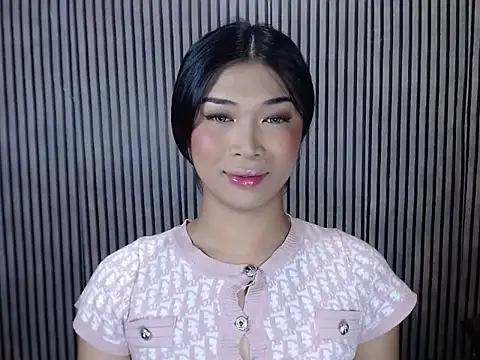 Maria-Moore online show from November 25, 2025, 5:24 pm