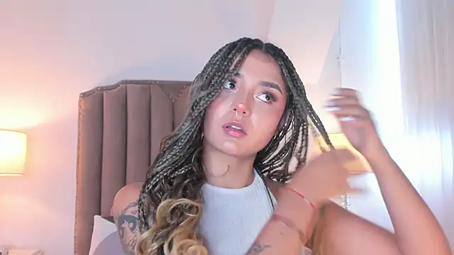 Emma Torres   online show from February 8, 2026, 1:09 pm