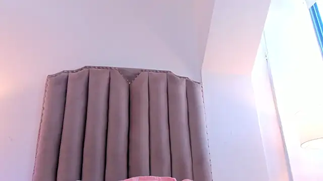 Emma Torres   online show from March 19, 2025, 3:19 pm