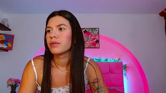 Snapshot of Layla_Rachel chatting on October 23, 2025, 10:30 pm Layla Rachel online show from October 23, 2025, 10:30 pm