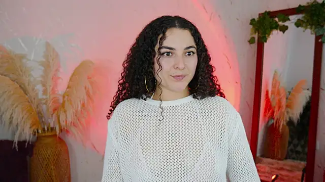 Snapshot of merida_bell18 chatting on December 16, 2025, 10:58 pm merida bell18 online show from December 16, 2025, 10:58 pm