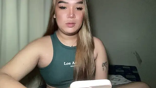 Snapshot of MissCataleyaxxx chatting on February 18, 2025, 12:15 am MissCataleyaxxx online show from February 18, 2025, 12:15 am