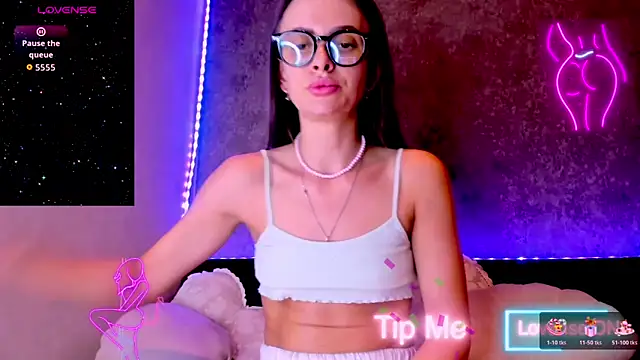 madina taher online show from March 4, 2026, 11:23 pm