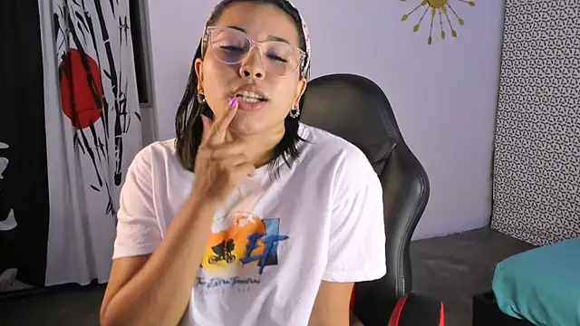 caylinhot7 online show from October 5, 2025, 5:09 am