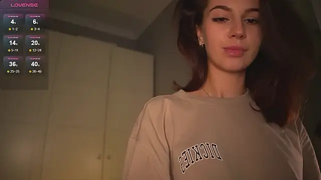 -JuicyMolly- online show from March 6, 2026, 3:40 pm