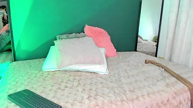 Snapshot of Gin_Zc chatting on February 8, 2026, 11:35 pm Gin Zc online show from February 8, 2026, 11:35 pm