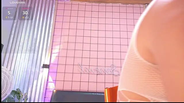 mensia hernandz online show from November 4, 2025, 1:26 pm